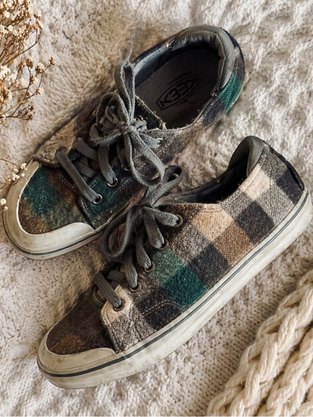 Hiking Shoes Keen Elsa Velvet Sneakers Women’s Size 7 Gray Lace Up Casual Shoes